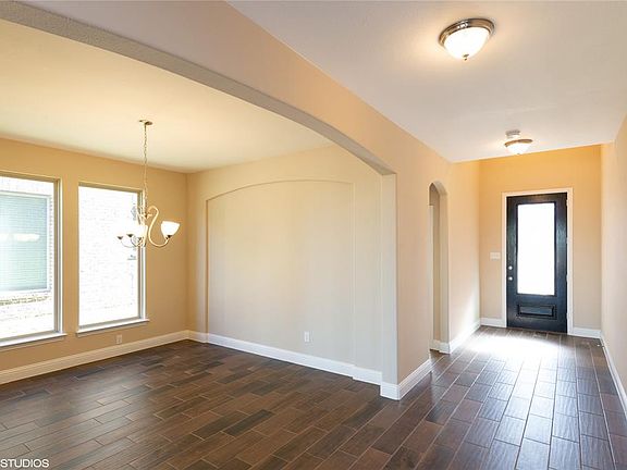 4th image of 904 Sundrop Dr