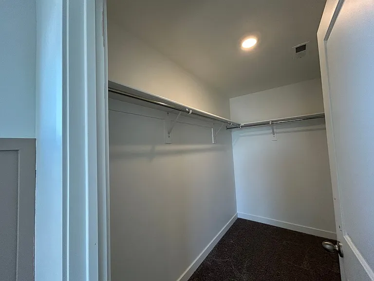 1712 E Fall St — Photo 8