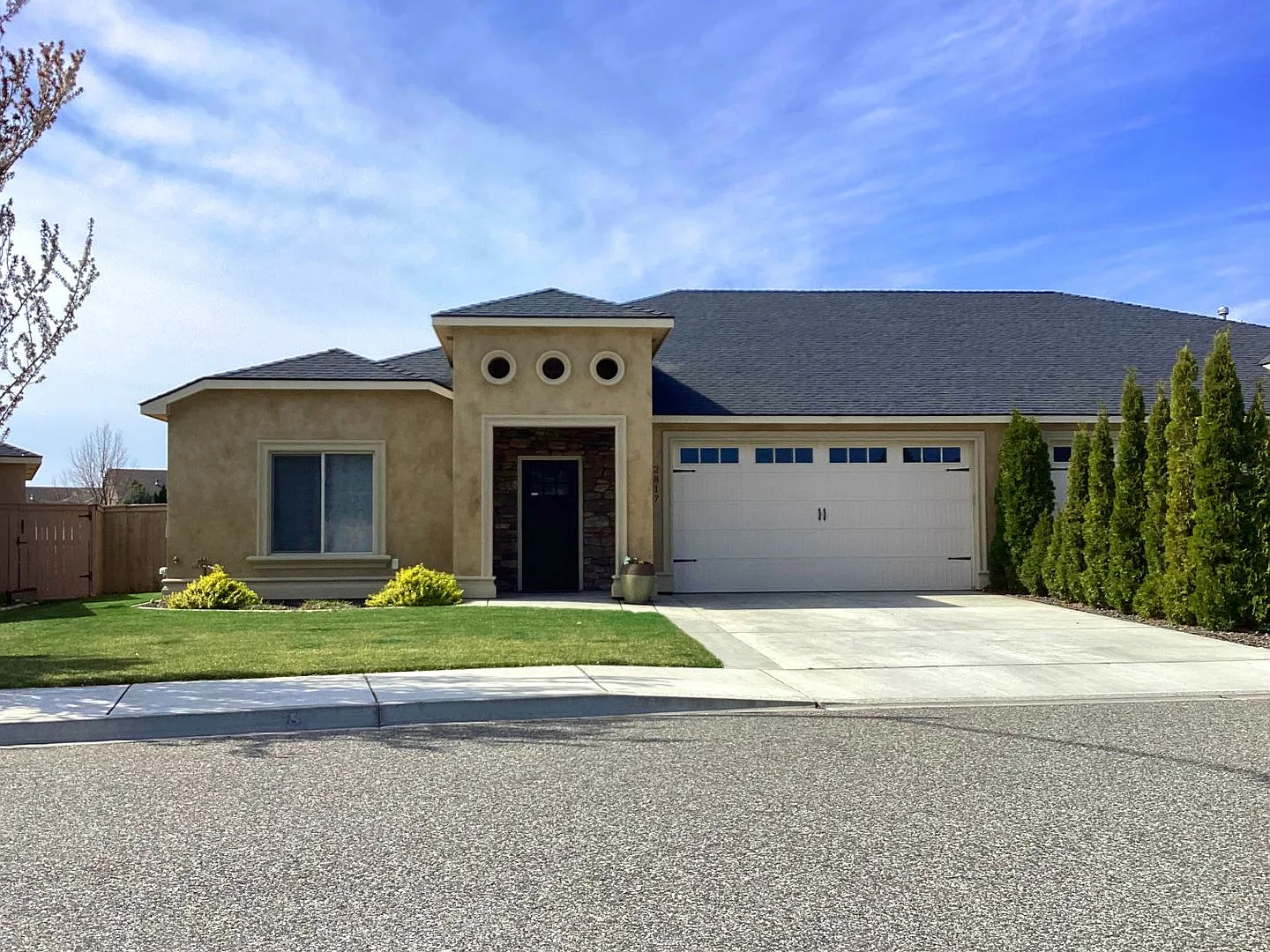 2817 Tuscanna Dr - Luxury Living in South Richland's Premier Golf Course Community — Photo 1