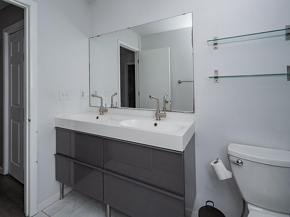 4th image of 3101 Parkwild Dr