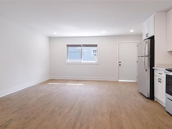 4th image of 1444 Josephine St APT 4