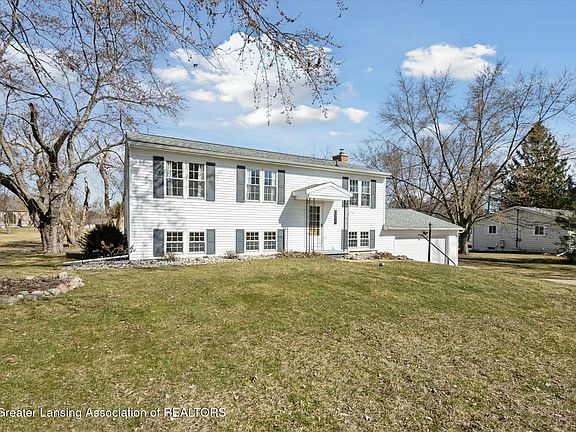 3rd image of 5895 Peachtree Dr