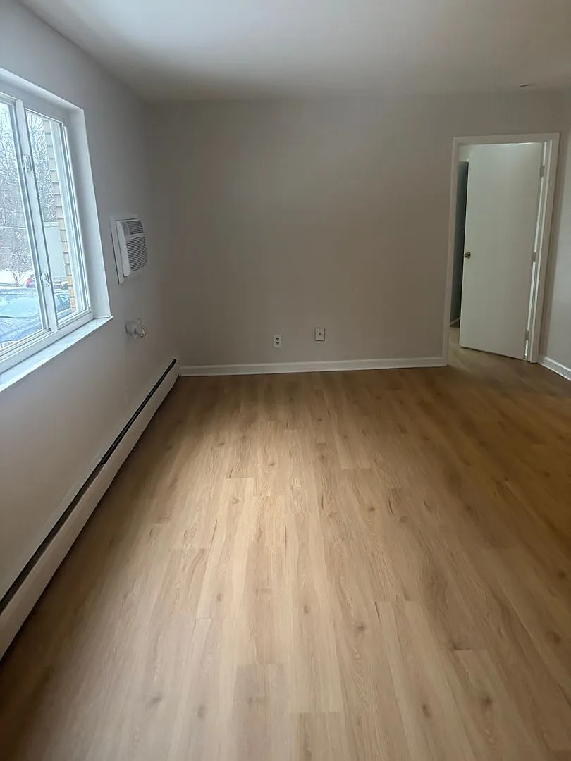 508 Clinton Springs — Photo 2