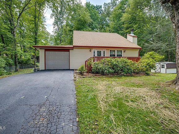 2nd image of 3 Monteray Ct #3
