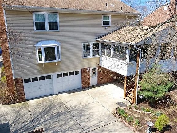 3rd image of 8385 Knollwood Dr
