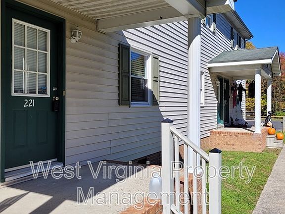 3rd image of 581 Prosperity Rd #221