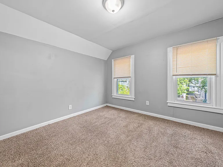559 S Goodman St — Photo 19