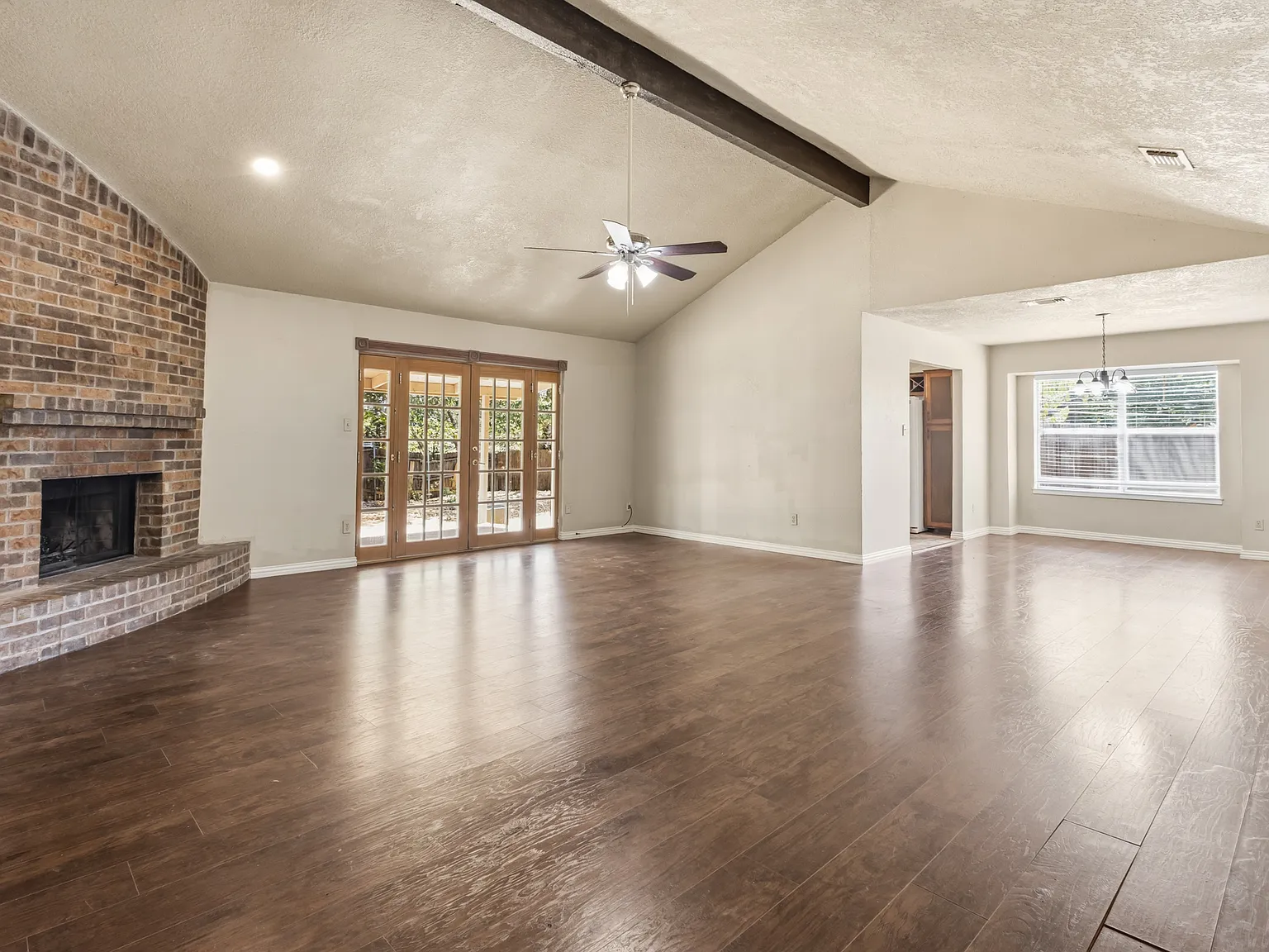 3 bed, 1798 sqft, $2,500 — Photo 4