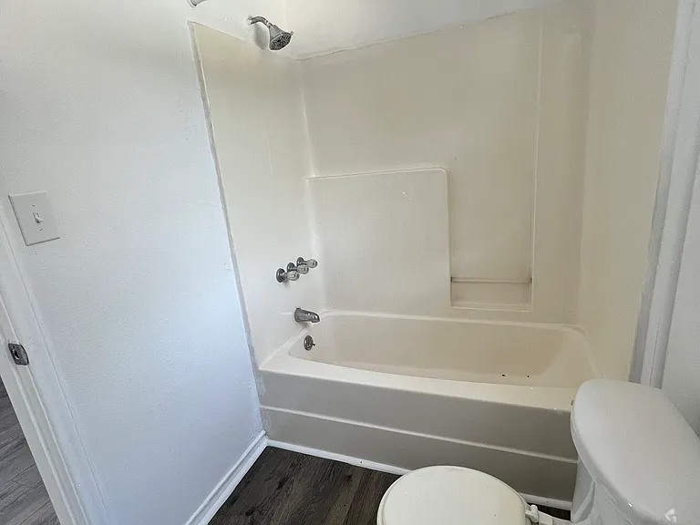 303 W Richard Ave #6 — Photo 6