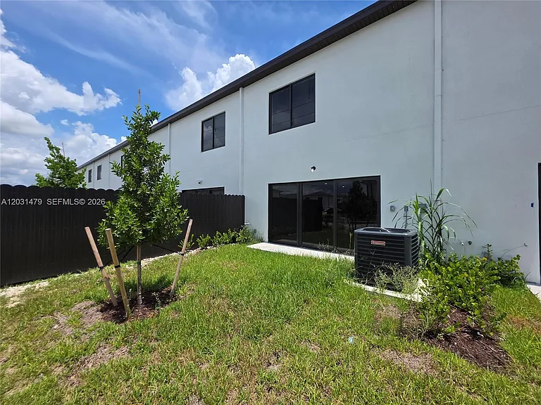 1305 NW 4th Ter #1305 — Photo 11