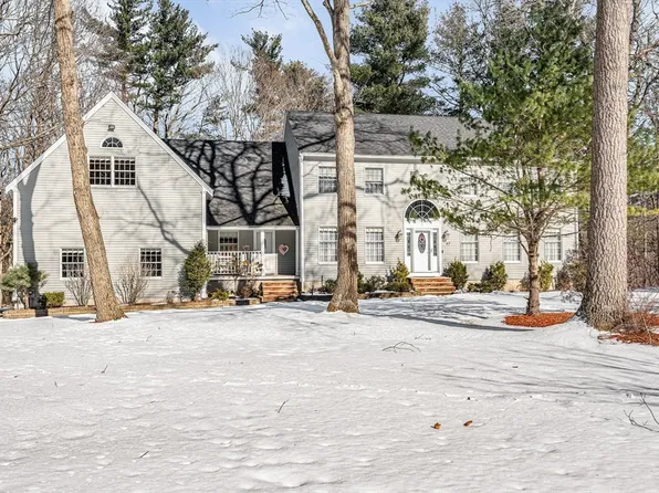 47 Village Woods Rd, Haverhill, MA 01832