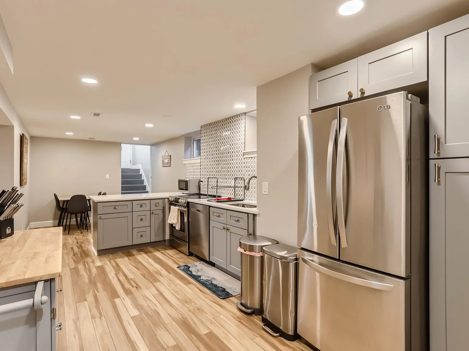 2 bed, 920 sqft, $2,200 — Photo 1