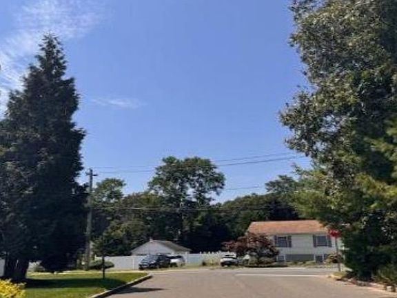 Exterior Neighborhood (street photo)