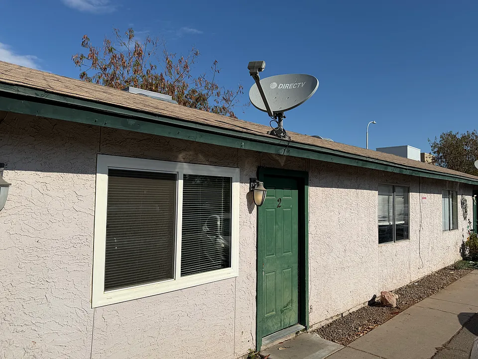 1009 E Commonwealth Pl #2