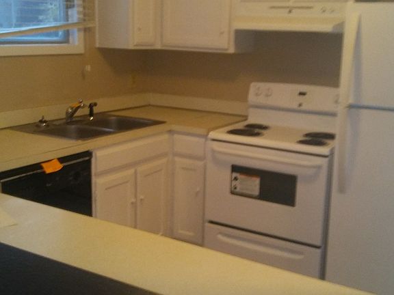 2nd image of 1104 N Pkwy #21
