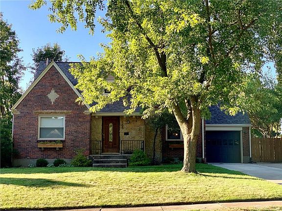 3rd image of 165 Chatham Dr