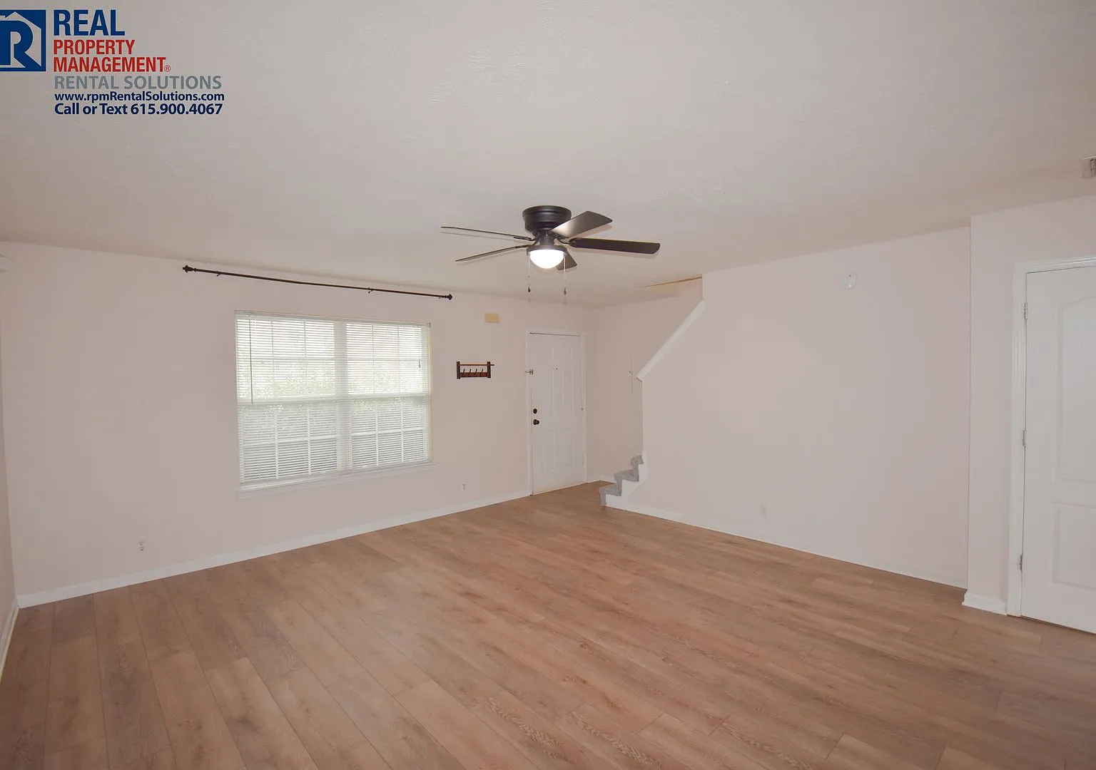 Great 2BD 2.5BA end unit townhome, lawncare & garbage included! — Photo 4
