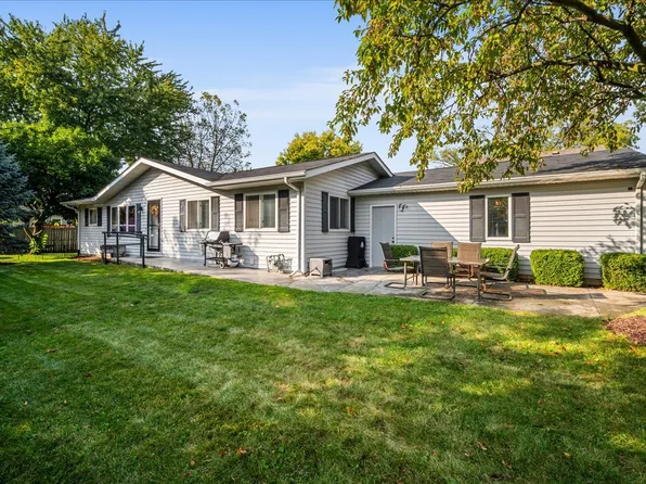 317 Monroe St, Genoa, IL 60135