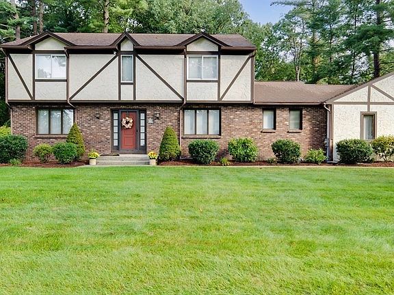 4th image of 70 Canterbury Ln