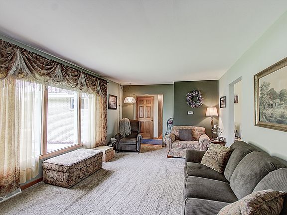 5th image of 403 Meadow Park Dr