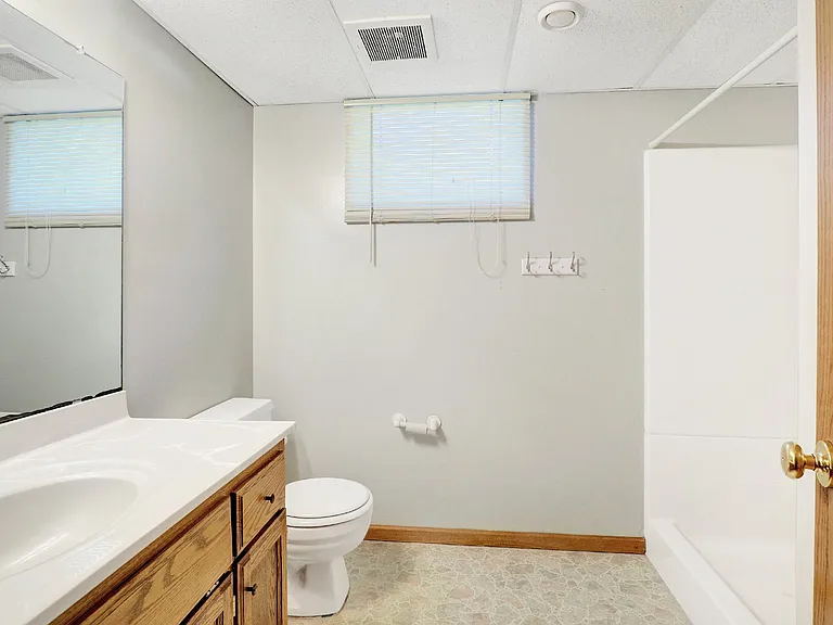 8240 Sunnyside Rd — Photo 2