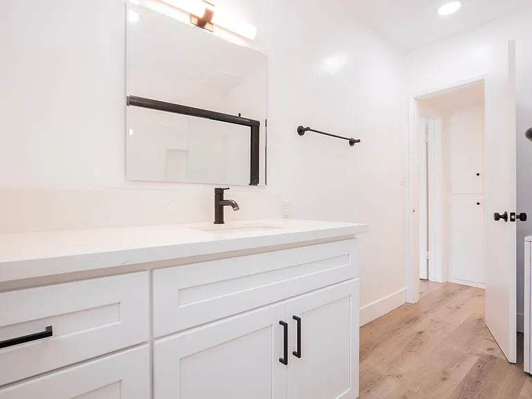 904 N Sierra Bonita Ave — Photo 27