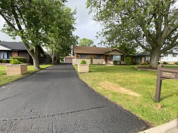 8022 W 93rd St, Hickory Hills, IL 60457