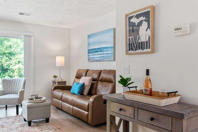 2 bed, 2.5 bath, 1100 sqft, $1,700 — Photo 3