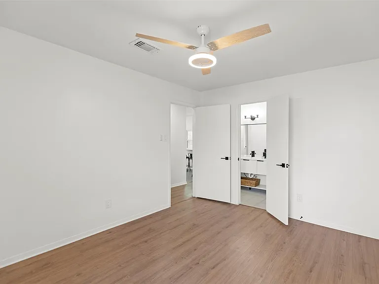 2019 Wilcrest Dr — Photo 18