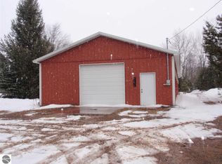 3454 W Baatz Rd, Maple City, MI 49664