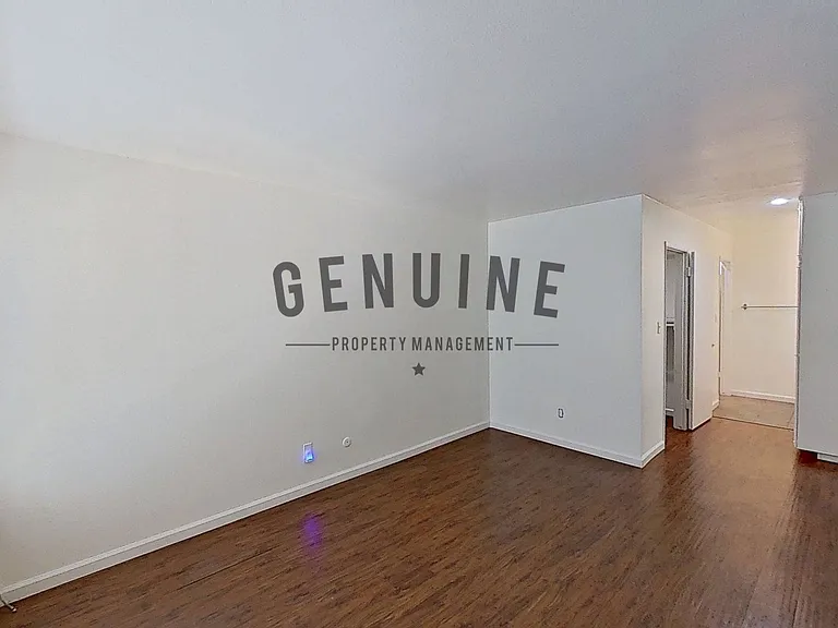 1040 W Macarthur Blvd #50 — Photo 2