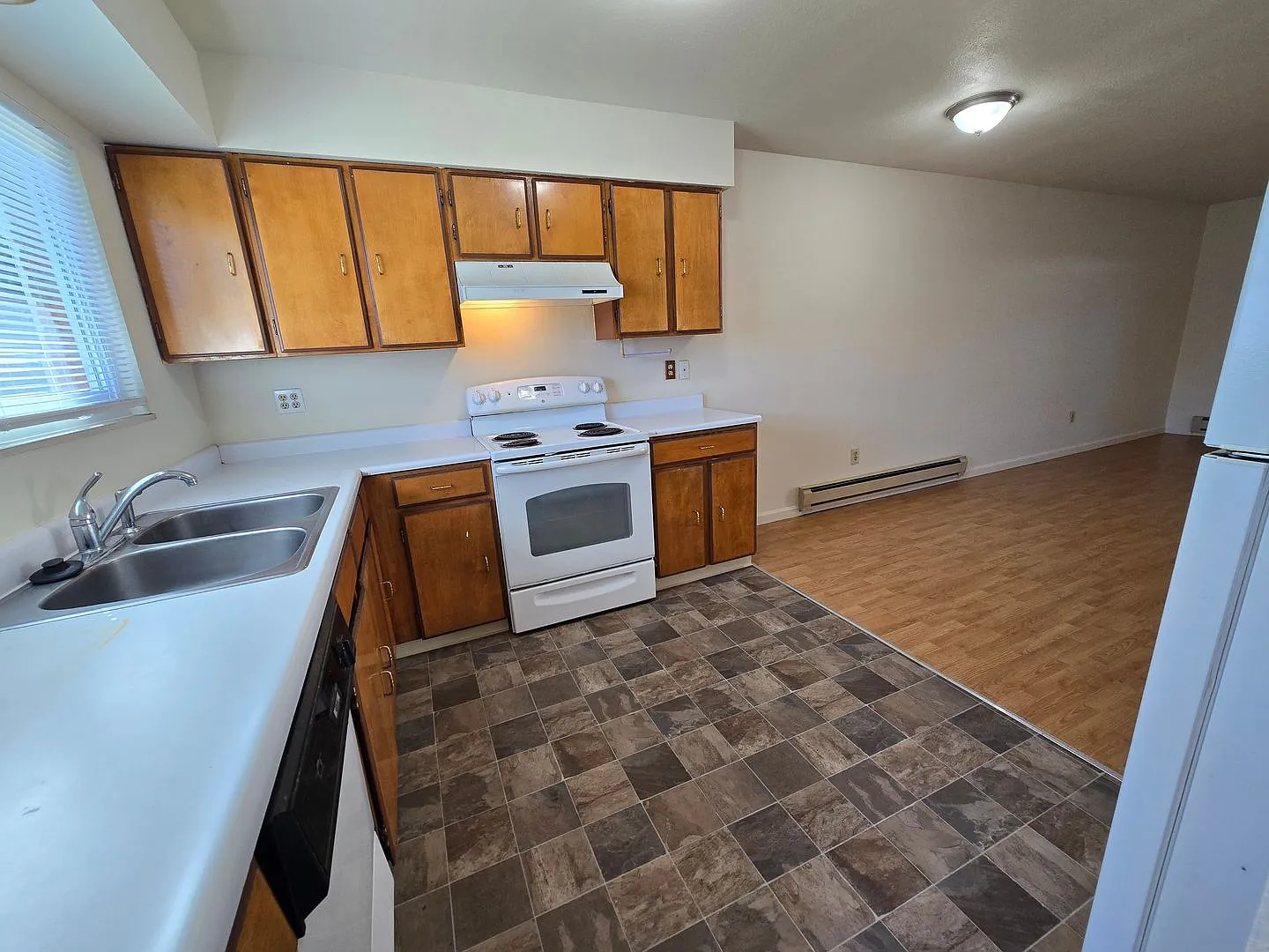 Spacious 3-Bedroom Townhome in a Convenient Central Reno Location! — Photo 3
