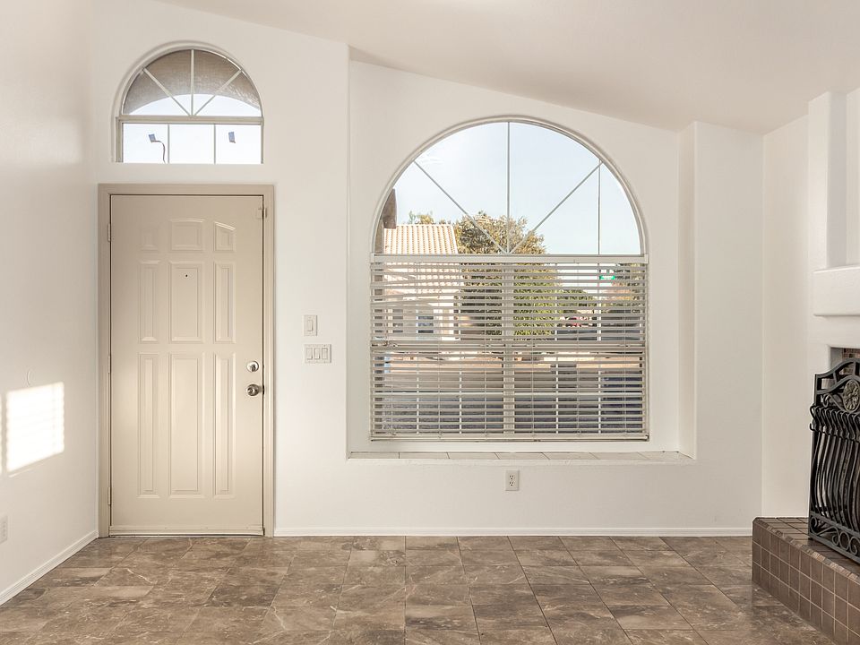 1st image of 503 W Navarro Ave