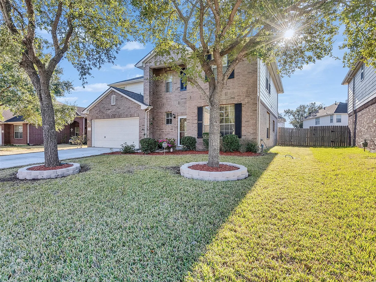 4 bed, 2.5 bath, 2894 sqft, $2,600 — Photo 2