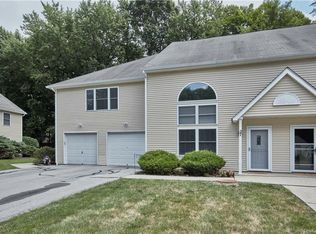 27 Village Cv, Warwick, NY