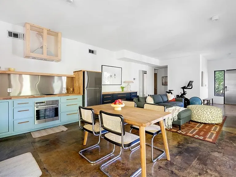 515 Claire Dr — Photo 26