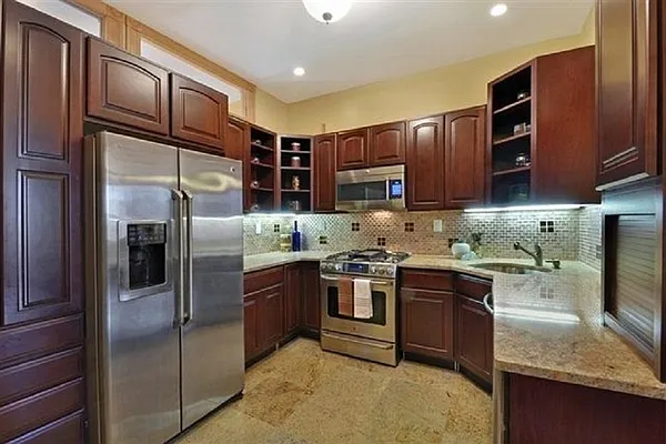 Rented by Corcoran | media 6