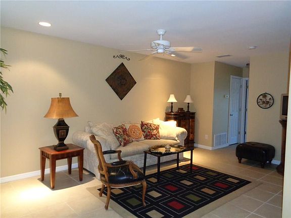 3rd image of 31 Pine Arbor Ln