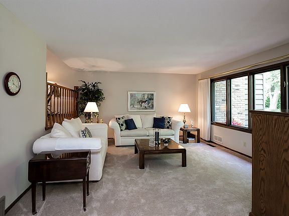 50 Walden St Burnsville