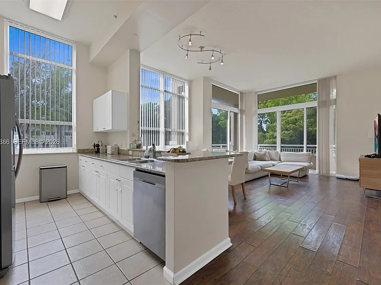 19501 W Country Club Dr #208 — Photo 4
