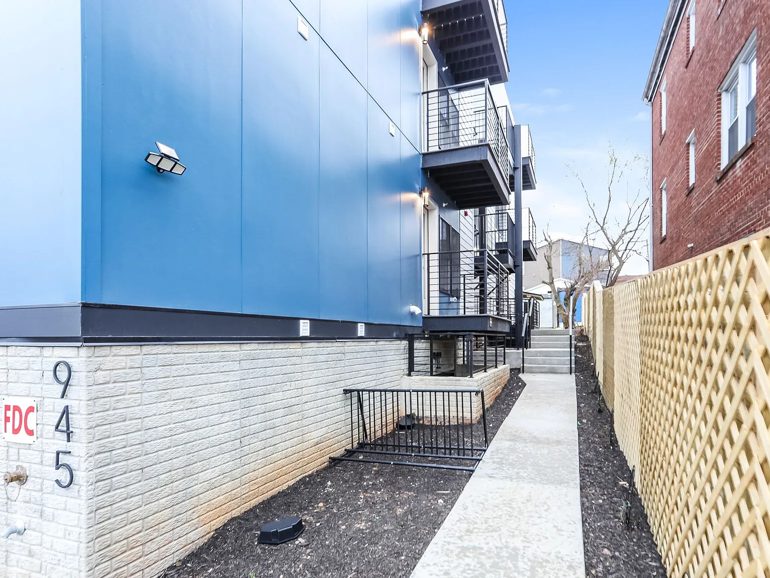 52nd Street Residences — Photo 3