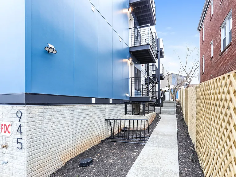 52nd Street Residences — Photo 3