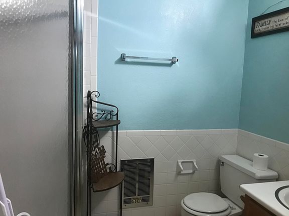 5th image of 1302 N Chestnut St