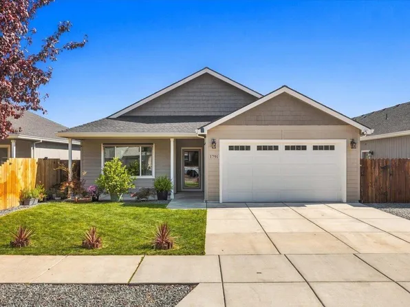 1791 Lillian St, Medford, OR 97501