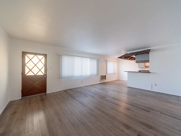 1303 Lyndon St — Photo 4