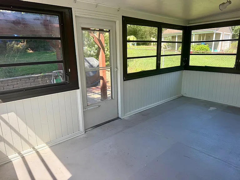 294 Fremont Ave — Photo 11