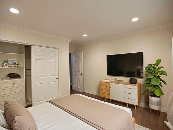 4th image of 1143 6th St APT 104