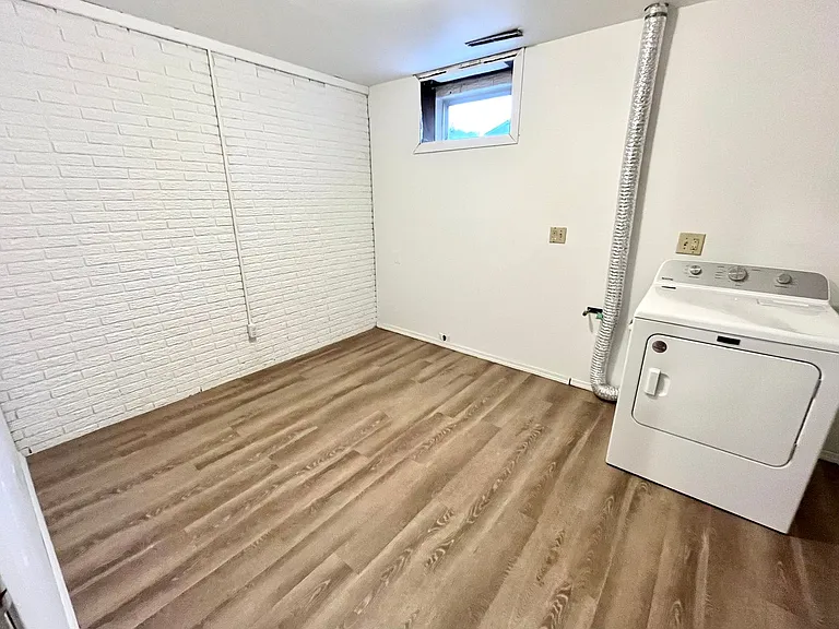 1467 Valley View — Photo 11