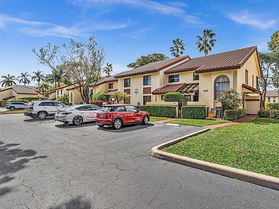 3rd image of 10215 N Circle Lake Drive #201