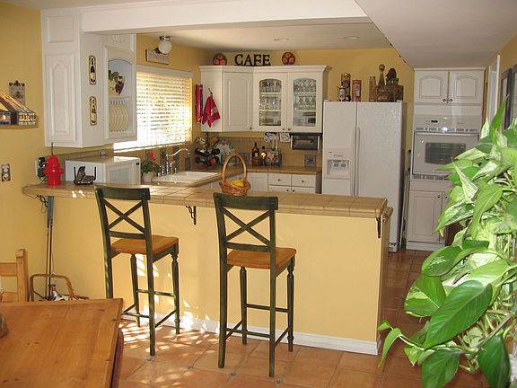 Kitchen w/bar